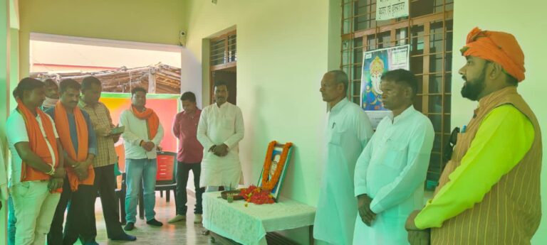 दुद्धी विधायक कार्यालय रासपहरी में मनाया गया डॉक्टर भीमराव अंबेडकर का जंयती।