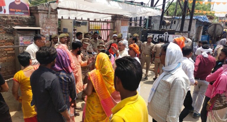 रेनुकूट से 3 व अनपरा से 2 उम्मीदवारों ने अध्यक्ष पद हेतु किया नामंकन।