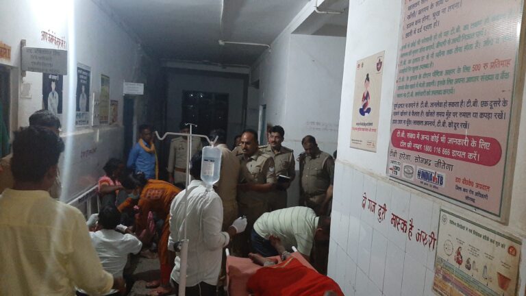 दो बाइकों की आमने-सामने टक्कर में आठ घायल सात रेफर