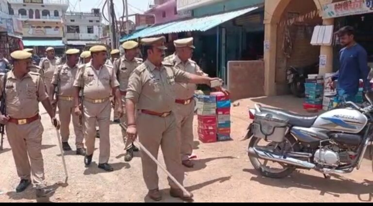 म्योरपुर पुलिस ने रोड़ से हटवाया अतिक्रमण