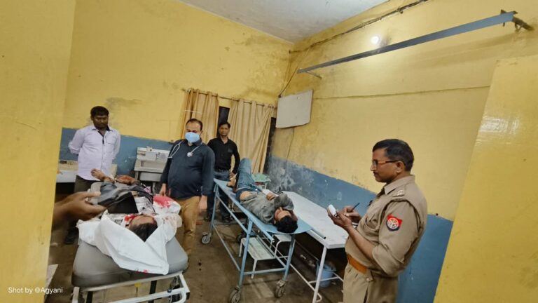 अज्ञात ट्रक ने दो मोटरसाइकिल सवार को मारा धक्का हालत गंभीर।