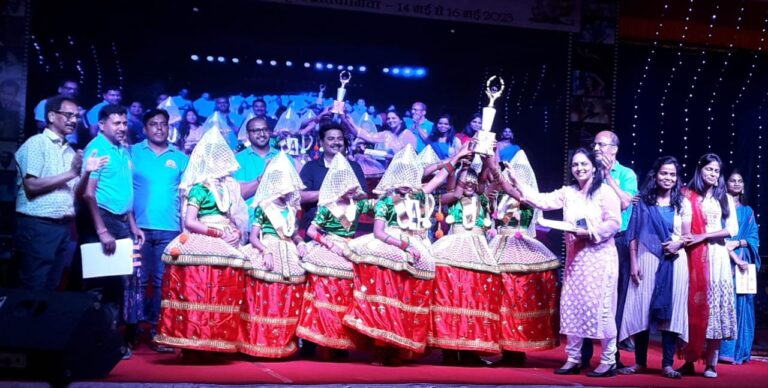 जिला स्तरीय संगीत एवं नृत्य प्रतियोगिता 14 मई से 16 मई का हुआ आगाज रेनुकूट के राम-लीला परिषद के ग्राउंड मे।