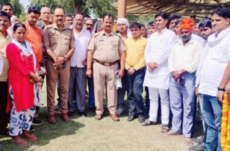 लोकप्रिय प्रभारी निरीक्षक लक्ष्मण पर्वत को नम आंखों से दी गई भावभीनी विदाई।