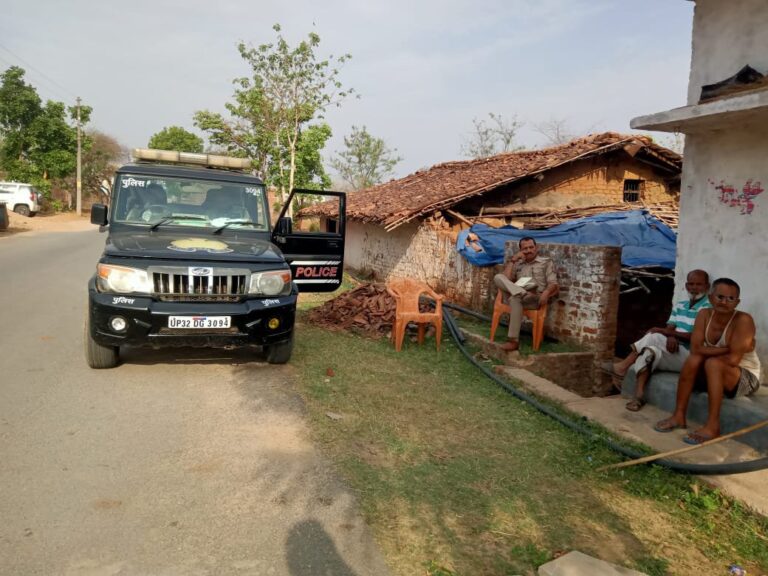 अज्ञात व्यक्ति का रेलवे स्टेशन रोड दुद्धी में  निर्वस्त्र मिला शव,हड़कंप।