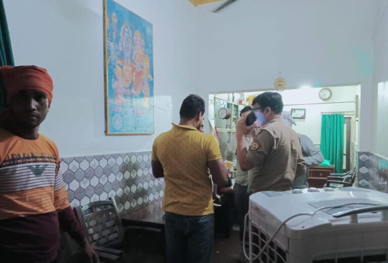 स्कूटी सवार अनियंत्रित होकर टिपर में मारा टक्कर घायल।