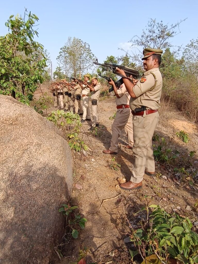 पुलिस व पीएससी के जवानों ने की संयुक्त काम्बिंग