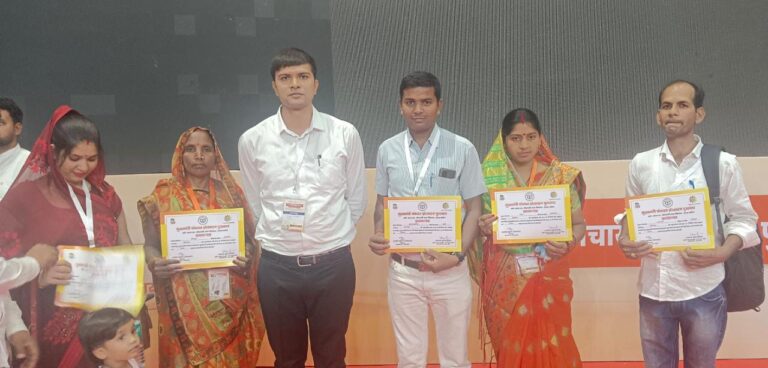 गुलाल झरिया दुद्धी, सेमर,व मीतापुर रावर्ट्सगंज,बहेरा कर्मा, जमगांव घोरावल ग्राम पंचायतों के ग्राम प्रधानों को प्रशस्ति पत्र व प्रोत्साहन राशि देकर लखनऊ में हुआ सम्मान