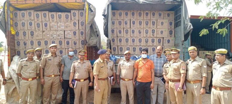 सोनभद्र पुलिस को मिली बड़ी सफ़लता, 02 करोड़ के अवैध शराब के साथ तीन तस्करों को किया गिरफ्तार