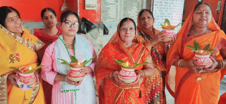 श्रीमद् भागवत कथा से पूर्व नगर में निकली कलश यात्रा