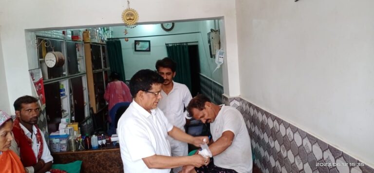 Breaking:-खाना बनाते समय सिलेंडर में लगी आग,पिता पुत्र व पुत्री गया