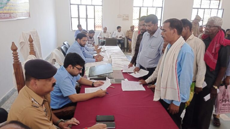 तहसील समाधान दिवस पर 46 मामले आए 4 मामले का निस्तारण