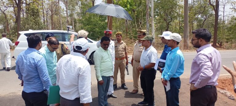 मंडला आयुक्त ने हवाई पट्टी विस्तार का किया स्थलीय निरीक्षण