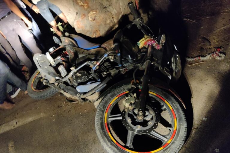 जोरूखाड़ में पैदल चल रहे यात्री को बाइक सवार ने मारी टक्कर, दो घायल।