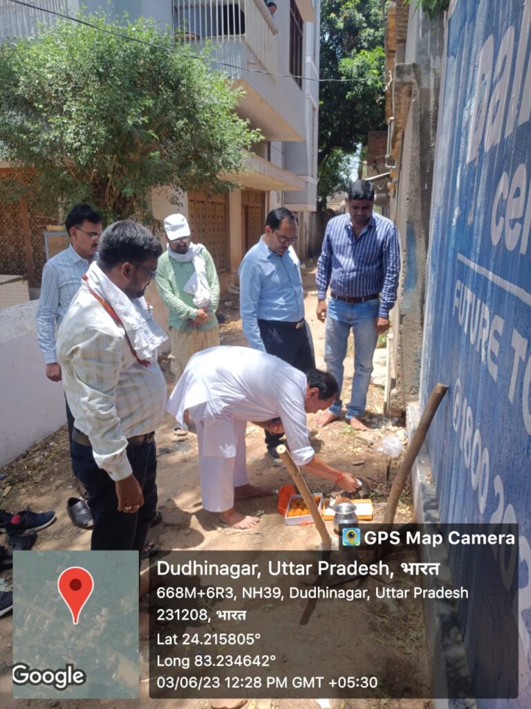 दुद्धी चेयरमैन ने इंटरलॉकिंग सड़क निर्माण का किया, उद्घाटन भूमि पूजन।