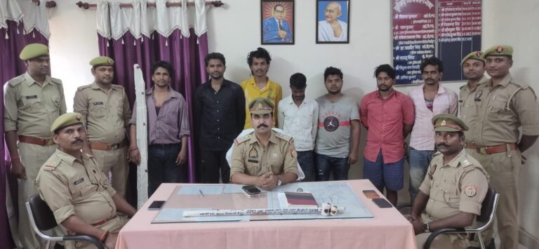 करमा पुलिस ने थाना स्थानीय पर पंजीकृत मुकदमे में वांछित 7 लोगों को किया गिरफ्तार।