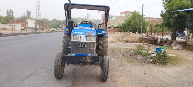 बिना नंबर प्लेट गाड़ियों का चालान क्यों नही ?