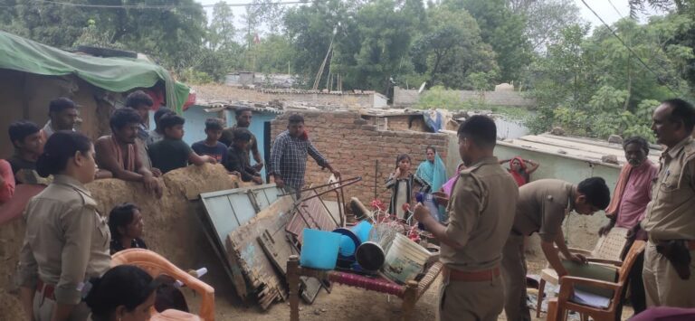 डाला : धारा 82 के तहत किया गया कुर्की।