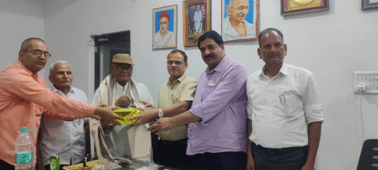 दोस्तों से सावधानी, दुश्मनों से कम नहीं है। – प्रवेश मिश्र मयंक