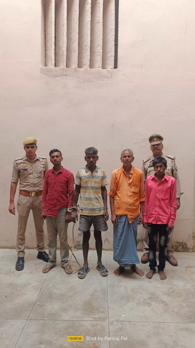 गैंगस्टर एक्ट में फरार चल रहे चार लोगों का चालान।