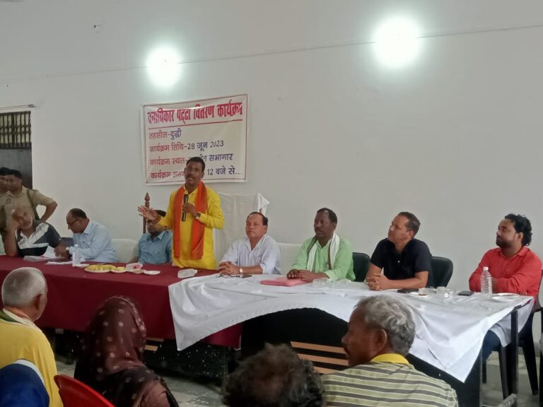 शासन की मंशा के विपरीत वनाधिकार पट्टा वितरण में राजस्व एवं वन विभाग द्वारा लापरवाही पर भड़के दुद्धी विधायक।