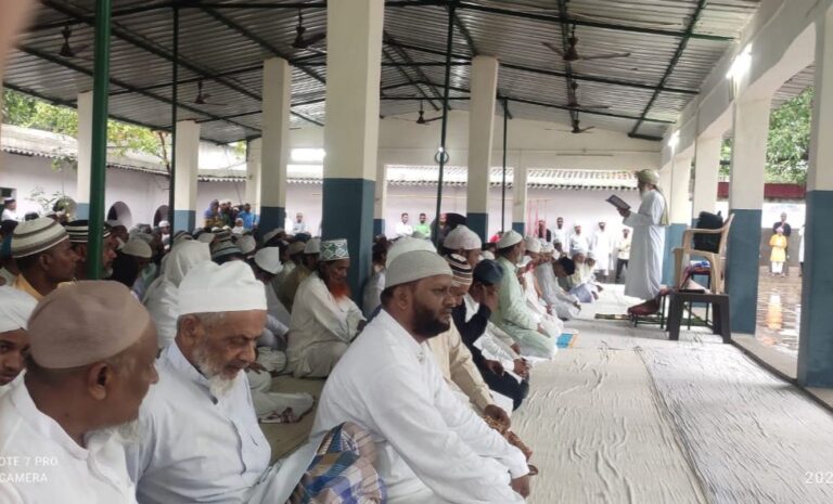 अकीदतमंदों ने एहतराम से अदा की बकरीद की नमाज।