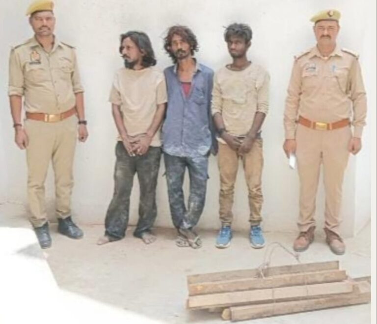 चोरी के सामान के साथ तीन अभियुक्त गिरफ्तार।