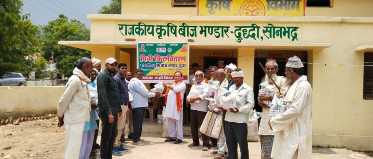 25 किसानों को श्री अन्न का बीज कमलेश मोहन चेयरमैन के द्वारा बांटे गए ।