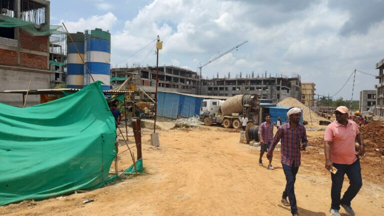 निर्माणाधीन मेडिकल कॉलेज में सर्पदंश से मजदूर की मौत