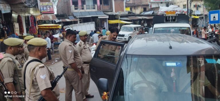 नवागत दुद्धी प्रभारी निरीक्षक नागेश कुमार सिंह ने गश्त के दौरान कार की शीशे से उतरवाया काली फ़िल्म।