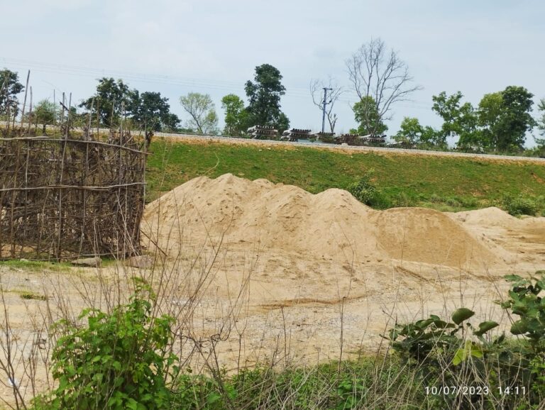 अवैध बालू का भंडारण कई स्थानों पर प्रधान मुख्य वन संरक्षक ममता दुबे का निर्देश बेअसर