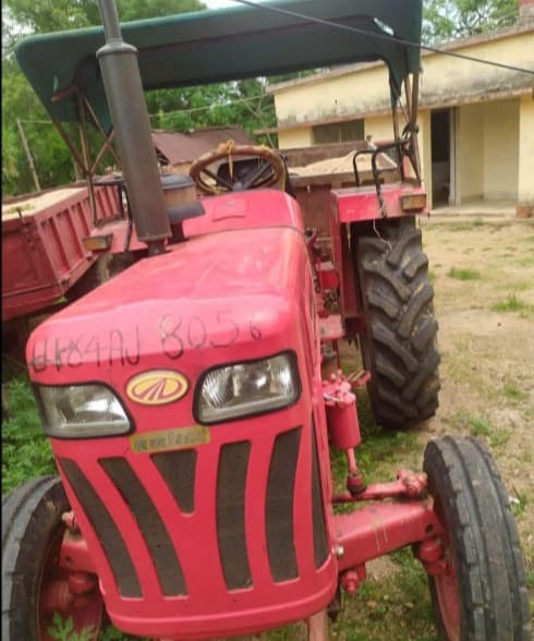 अवैध बालू परिवहन करते बघाडू वन विभाग टीम ने ट्रैक्टर पकड़ा