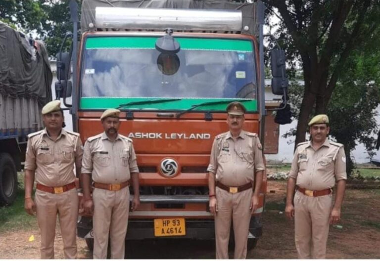 सोनभद्र पुलिस व आबकारी विभाग सोनभद्र द्वारा 01 अदद DCM ट्रक से 551 पेटी अवैध अंग्रेजी शराब बरामद