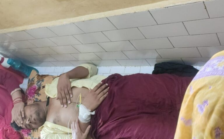 – क्रिकेट खेलते वक्त ग्यारह हजार बोल्ट की चपेट में आने से आंसिक रूप से घायल हुआ युवक