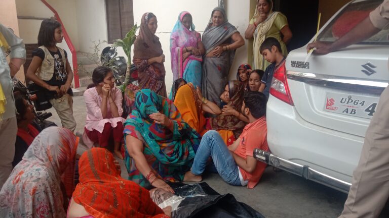 Breaking:-सदिग्ध परिस्थितियों में साड़ी के फंदे से लटकता मिला एल आई सी एजेंड का शव,मौत