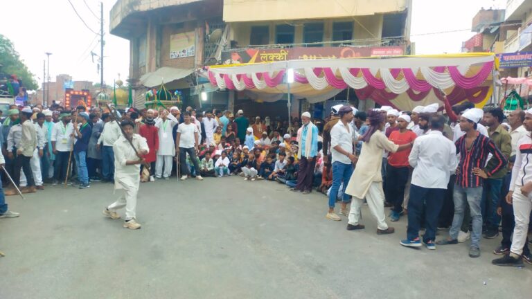 गम का त्यौहार मोहर्रम कड़े सुरक्षा व्यवस्था के बीच सकुशल संपन्न, खिलाड़ियों ने दिखाएं आकर्षक खेल का प्रदर्शन.