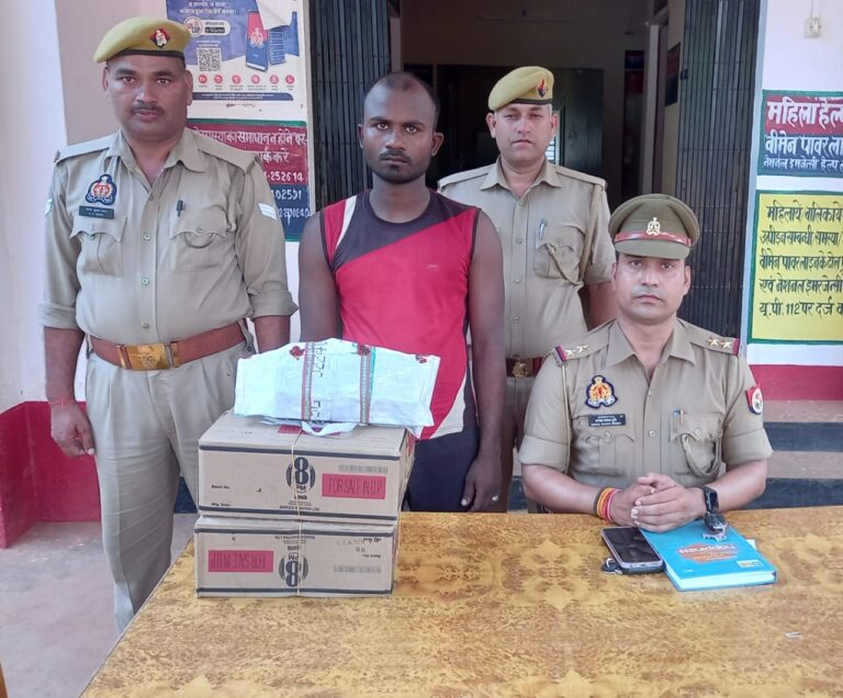 रायपुर पुलिस द्वारा 01 अभियुक्त को किया गिरफ्तार, कब्जे से 02 पेटी में 17.280 लीटर अवैध अंग्रेजी शराब बरामद.