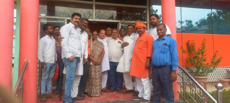 पूर्व मंत्री शारदा प्रसाद का होटल ग्रीन स्टार दुद्धी में हुआ जोरदार स्वागत।