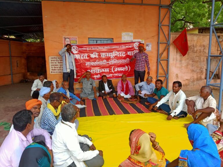 भाकपा माले ने विभिन्न मांगों को लेकर किया धरना – प्रदर्शन एसडीएम को सौंपा ज्ञापन।