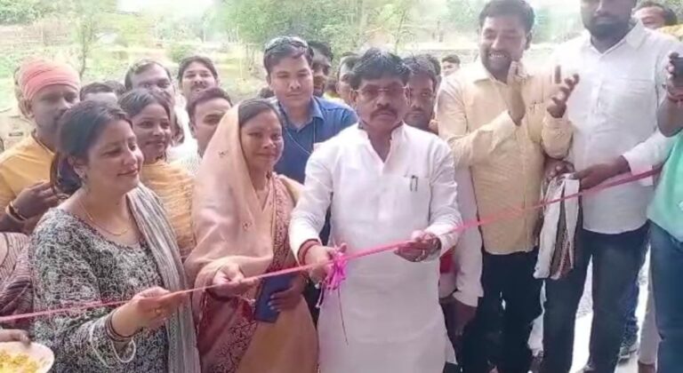 नवनिर्मित नगर पं० कार्यालय भवन का राज्यमंत्री व नगर पंचायत अध्यक्षा ने संयुक्त रूप से किया उद्घाटन।