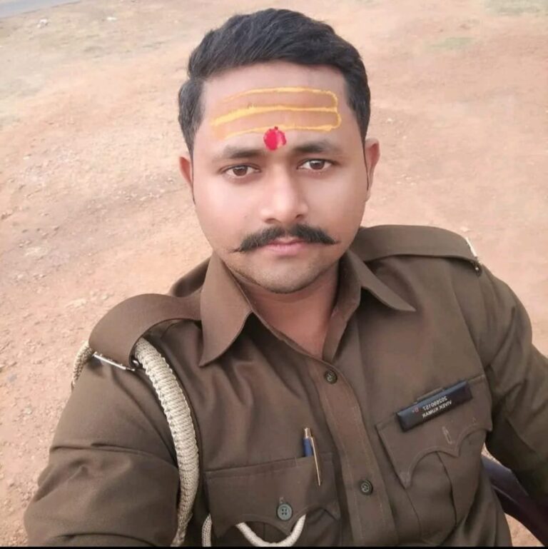 ओवरटेक कर रहे ट्रक नें वीआईपी ड्यूटी के लिए जा रहे आरक्षी विवेक कुमार बरनवाल को मारी टक्कर, मौत।