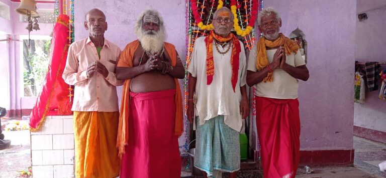 शिव शक्ति महिला मंडल ने किया रुद्राभिषेक।