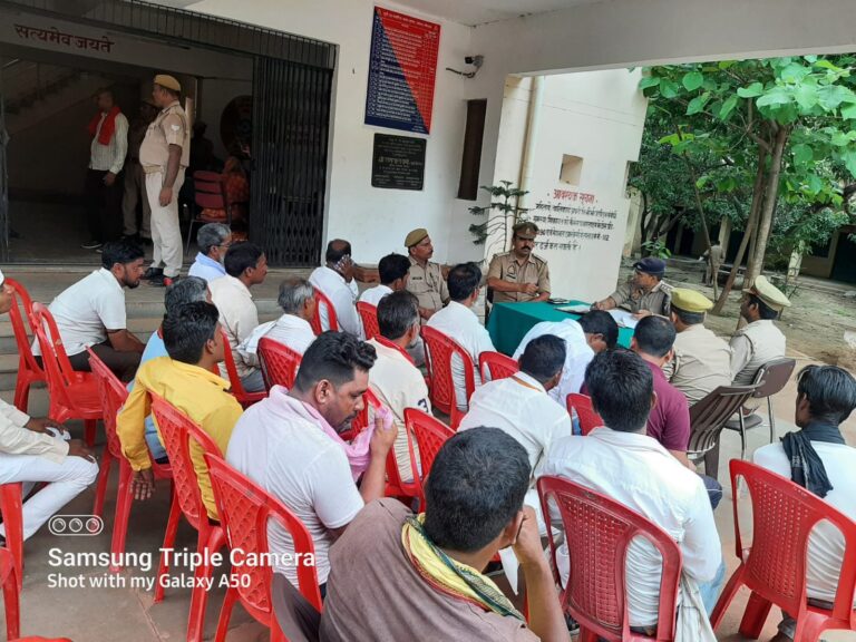 त्यौहार के मद्देनजर क्षेत्राधिकारी ने शांति समिति की बैठक को दिशा निर्देश दिया।