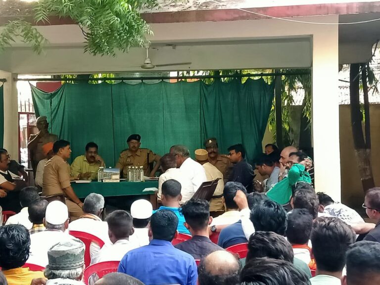 मंदिर-मस्जिद के सामने दोनों संप्रदाय के लोग नहीं कर सकेंगे कोई लाठी डंडे तलवार का प्रदर्शन – एस डी एम