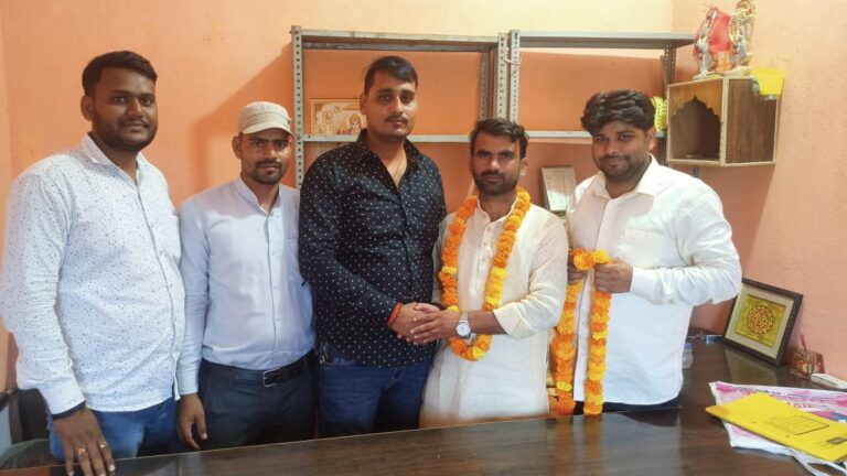 शाहिद खान बने युवक मंगल दल के कार्यवाहक जिलाध्यक्ष।