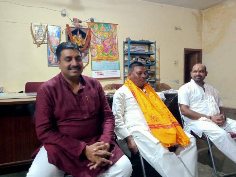 औद्योगिक कल कारखानों में स्थानीय लोगों को रोजगार मिले बिना विकास अधूरा – शारदा प्रसाद पूर्व मंत्री