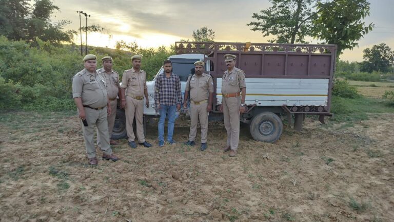 रायपुर पुलिस ने गोवध हेतु तस्करी में प्रयुक्त वाहन को पकड़ा।