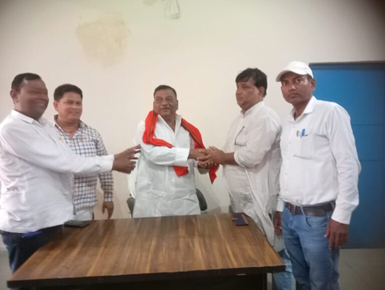 पूर्व राज्य मंत्री शारदा प्रसाद ने जाना जनता का दुःख-दर्द।