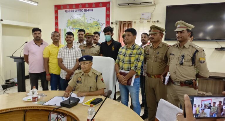 सोनभद्र : अंतर्राज्यीय शराब तस्कर गिरफ्तार,लगभग 50 लाख रुपए की अवैध शराब से भरी थी ट्रक।