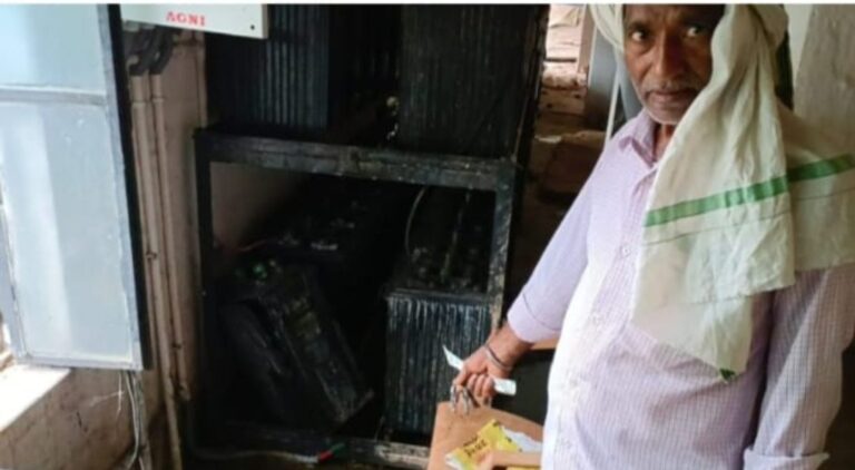दुद्धी सीएचसी में लगा सोलर बैटरी फटने से वार्ड बॉय चोटिल, बड़ा दुर्घटना टला।