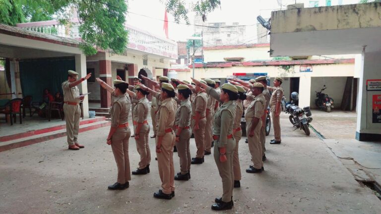 दुद्धी – आजादी का अमृत महोत्सव कार्यक्रम के तहत अमृत काल के पंच-प्रण की शपथ थानाध्यक्ष द्वारा दिलायी गयी ।